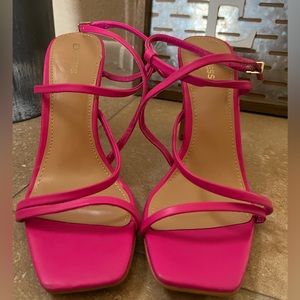 Express New Women’s strappy heels sandals 8